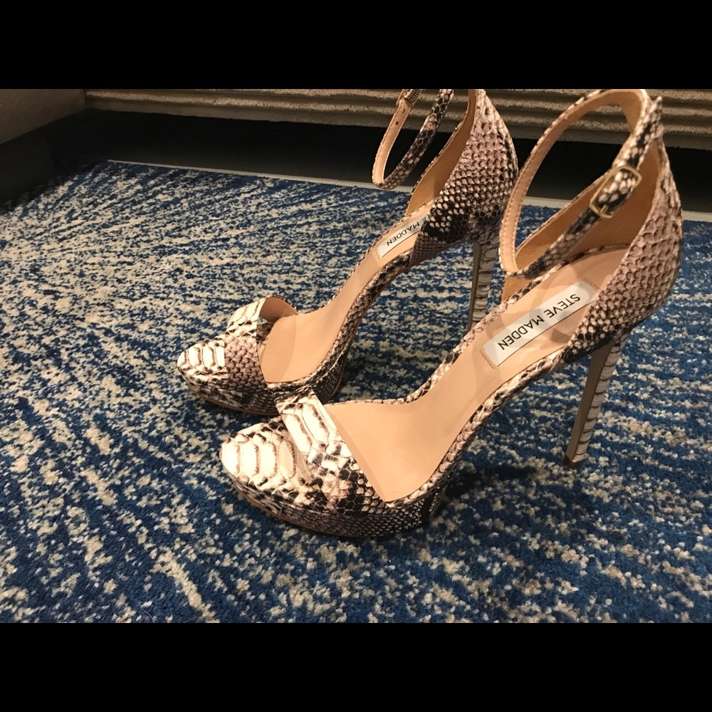 Steve Madden Heels ~ size 8 M ~😍